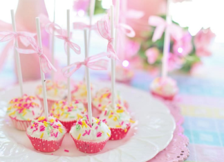 Osiemnastka – jak zorganizować niezapomnianą imprezę? impreza urodzinowa