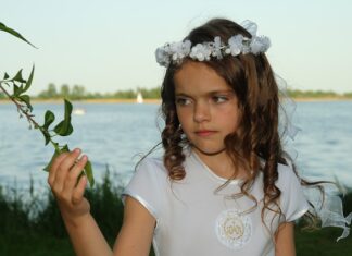 Ile dać na komunię? Jaką kwotę włożyć do koperty? Ile dać na komunię