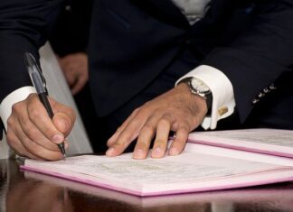 Świadkowie na ślubie –  fakty i mity. Co należy do ich obowiązków? świadkowie na ślubie