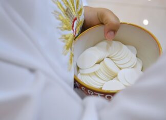 Komunia 2020 – co się zmieniło? Do kiedy będą trwać uroczystości? Komunia 2020