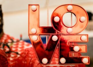 Piękne życzenia walentynkowe dla romantycznej duszy. 10 propozycji Piękne życzenia walentynkowe