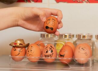 Śmieszne wierszyki wielkanocne. 10 pomysłów na życzenia… z jajem Śmieszne wierszyki wielkanocne