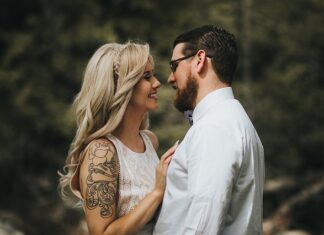 Gdzie tatuaż nie boli? Lista najmniej bolesnych miejsc na ciele Gdzie tatuaż nie boli