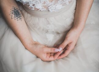 Modne tatuaże damskie. 5 wzorów, które chcą mieć kobiety modne tatuaże damskie