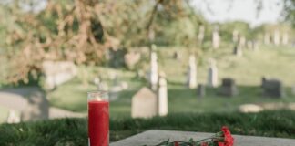 jak usunąć wosk z pomnika