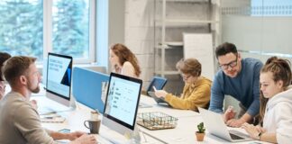 Warszawa - wszystko o rynku pracy i zarobkach