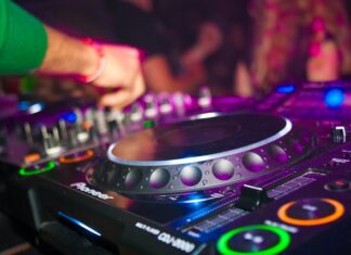 Dj na komunię dla dziecka. Czy warto inwestować w muzykę na przyjęciu? dj na komunię