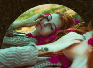 Tatuaże dla przyjaciółek. 7 propozycji, które są strzałem w dziesiątkę Tatuaże dla przyjaciółek