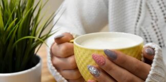 paznokcie swiąteczne 2022