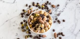 Porównanie wartości odżywczych między różnymi rodzajami Orzechów i Suszonych Owoców