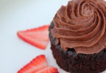 Jak przygotować idealny mus czekoladowy? Przepis i wskazówki Jak przygotować idealny mus czekoladowy?