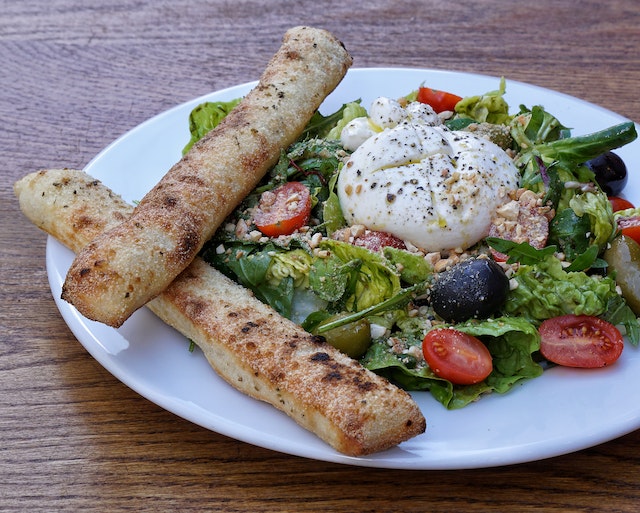 pexels-tako-tsiklauri-5021721 Wegetariańskie i wegańskie przepisy na dania gotowe do zjedzenia