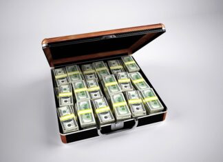 Jak odłożyć milion złotych?