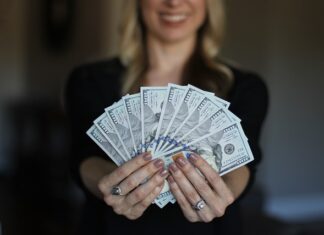 Ile trzeba zarabiać żeby kupić mieszkanie w Warszawie? Ile trzeba zarabiać żeby kupić mieszkanie w Warszawie?