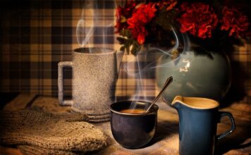 Po której stronie daje się szklanki?