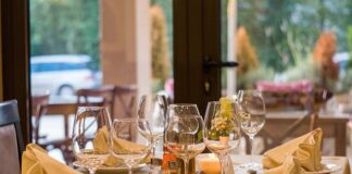 Po co serwetka na kolanach?