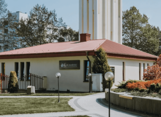 Ceremonia pogrzebowa na Bielanach. Rozmowa zaczyna się od prostych pytań Usługi pogrzebowe Kucharski na Bielanach